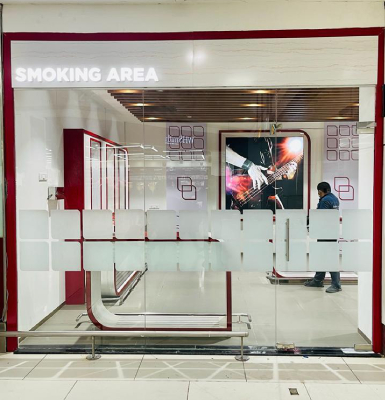 Smoking room at Delhi Airport